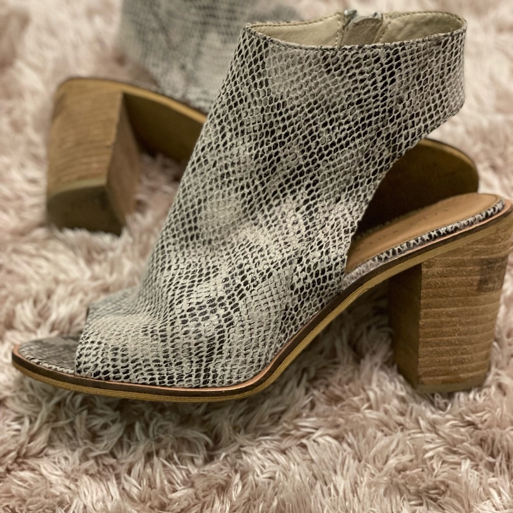 Very Volatile snake print shoes
